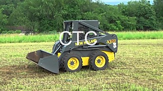 New Holland L170: Масса 2515 кг.      Объем ковша 0.44 м3 Грузоподъёмность 800 кг.