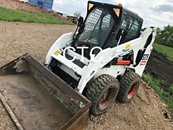 Bobcat S175:         Масса 2755 кг.     Объём ковша 0.5 м3 Грузоподъёмность 860 кг.