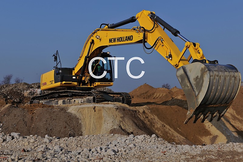 New Holland E305:    Масса  31650 кг.  Глубина коп.  6,3 м.    Ковш 1,5 м3